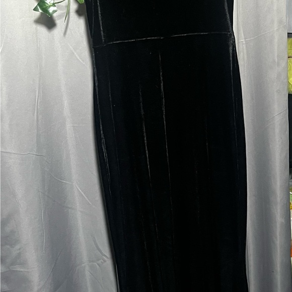 Black velvet formal long dress mermaid silhouette - Picture 3 of 6
